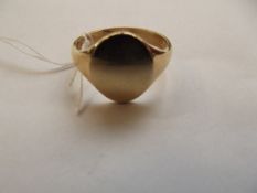 9 ct gold gents signet ring, 4.2 grams