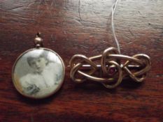 9 ct gold brooch with red central stone and 9 ct g