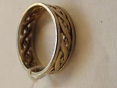 9 ct gold ring