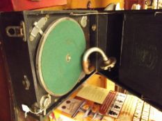 Picnic gramophone, requires attention
