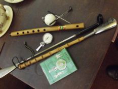 Assorted items to include novelty golfing items