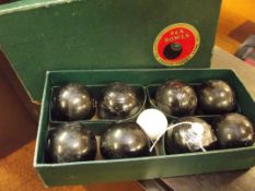 Set of indoor carpet bowls