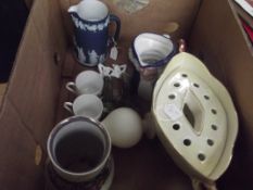Box of ceramics to include Wedgwood