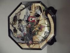 Moorcroft plaque, Queenies van plate