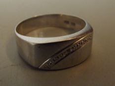 9 ct white gold ring