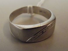 9 ct white gold ring
