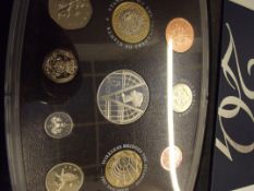 Royal Mint cased proof coin set 2001 with COA