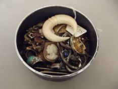 Assorted costume jewellery