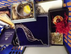 Assorted costume jewellery to include a Ronson lig