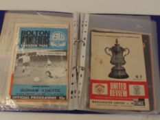 Large collection of vintage football programmes, M