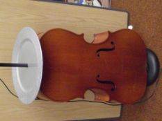 Standard lamp in the form of a cello