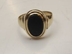 9 carat gold gent's ring