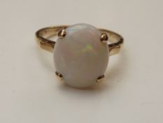 9ct gold ring with a very nice Opal