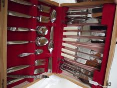 Cased Viner's canteen of cutlery