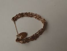 9 carat gold gate bracelet with heart shaped lock