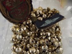 Box of mixed military buttons & 2 cloth badges