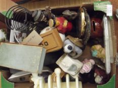 Assorted items to include crested ware