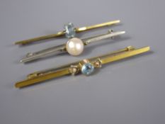 A Collection of Brooches, including a 9ct gold and aquamarine, aqua approx 7 x 5 mm and approx 2