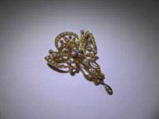 An Edwardian 15 ct Yellow Gold and Pearl Floral Garland Brooch Pendant, approx 50 mm x 38 mm (