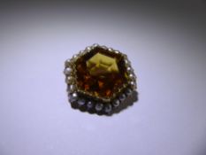 An Edwardian 14-15 ct (tested) Yellow Gold, Citrine and Seed Pearl Pendant Brooch,