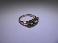 An Antique 9 ct Yellow Gold Peridot Ring, one 5mm peridot, two 3.75mm peridot, size N, approx 2.3