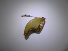 An Antique Claw Brooch, in a 9ct yellow gold mount, approx 30 x 28 mm, approx 10 gms.