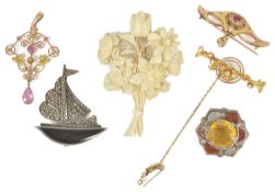 Various mainly Edwardian gold and silver jewellery to include a delicate 15ct gold floral bar brooch