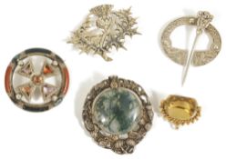 A Victorian silver mounted Scottish pebble reversible broochthe centre swivelling to reveal one side