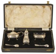 A cased Mappin & Webb silver cruet suite, Birmingham 1960,a lidded mustard pot with blue glass liner