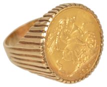 A George V 1914 fine gold sovereign ring