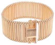 An attractive Continental 18ct rose gold braceletfully articulated and formed of alternate smooth