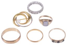 A small collection of jewellery,