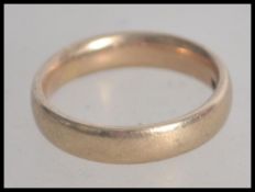 A 9ct gold gentlemans band ring of plain form being hallmarked for London by makers S&D. Weight /