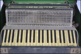 Musical Instruments : A vintage early 20th century