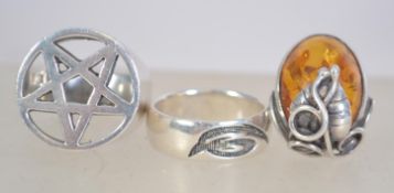 3 silver rings to include a cabochon amb