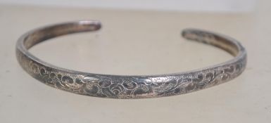 A silver 925 heavy bangle bracelet having floral pattern. Weighs 22.4 grams measures 7cms in