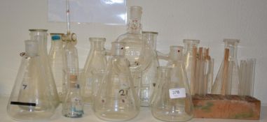 A group of scientific chemical / lab equipment to include Pyrex and Quickfit conical flasks and