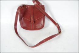 An original Mulberry red scotch grain leather tote bag. This handbag has a fully adjustable shoulder