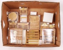 DOLLS HOUSE FURNITURE