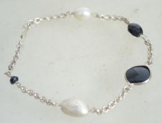 A sterling silver rolo link bracelet chain having