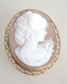 A hallmarked 9ct gold shell cameo brooch depicting