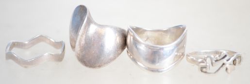 A group of 4 sterling silver dress rings of plain