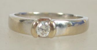An 18ct white gold ladies single stone diamond rin