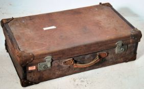 A good vintage 20th century leather suitcase / tru