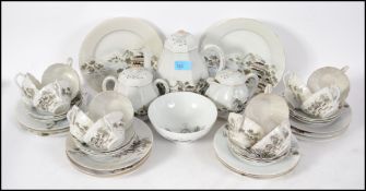 A Chinese / Japanese extensive ceramic porcelain p