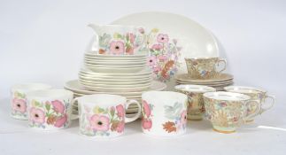 A Wedgwood Meadow Sweet pattern part dinner / tea