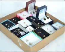 A collection of 14 gold, silver and other pairs of