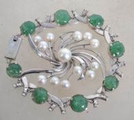 A silver pearl adorned ladies brooch with pin vers