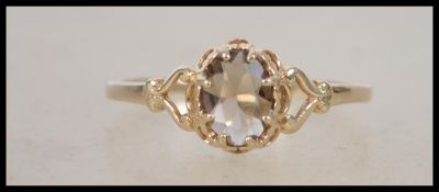 A 9ct gold hallmarked gold single stone ring. The