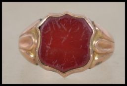 A hallmarked 9ct gold signet ring having an armori